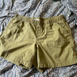Sonoma Women’s stretch waist green shorts